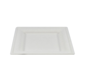 Plato cuadrado de bagazo de 15 cm sobre fondo blanco, mostrando su diseño natural y elegante.